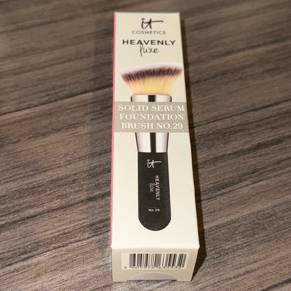 it Cosmetics Heavenly Luxe Solid Serum Foundation Brush No. 29 | BNIB Sealed
